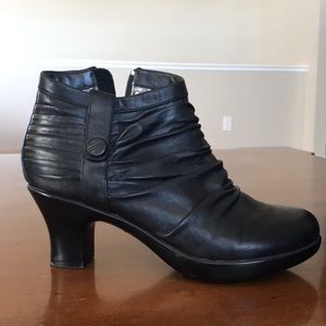 Super cute black booties